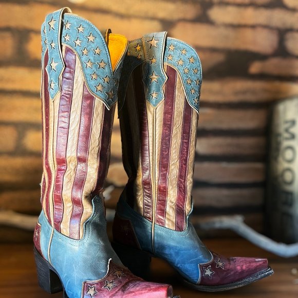 👋 Danielle Vincent's my name. Vintage cowgirl style's my game. - Picture 2 of 16